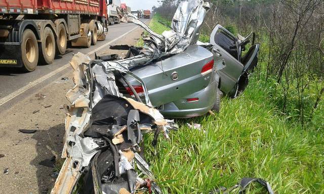 Casal morre após choque entre carro e carreta na BR 174, a 25 km de Vilhena