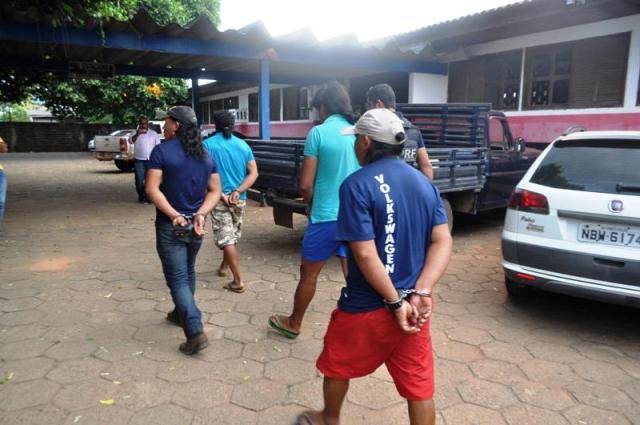 Em Vilhena, Polícia Rodoviária Federal flagra índios com caminhonete roubada