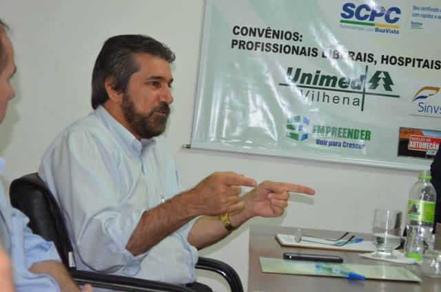 Em reunião em Vilhena, senador critica vice, mas apóia impeachment de presidente