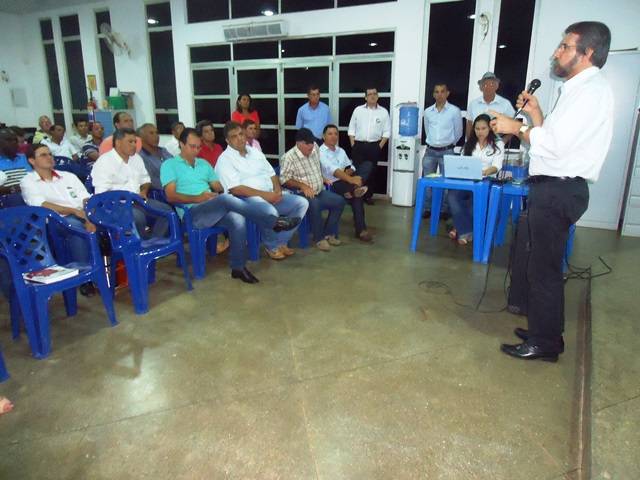 Em Cerejeiras, Raupp se reúne com empresários e promete apoio à categoria