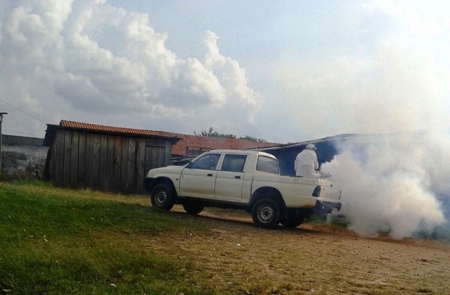 Na luta contra mosquito da dengue, prefeitura de Colorado recorre ao fumacê