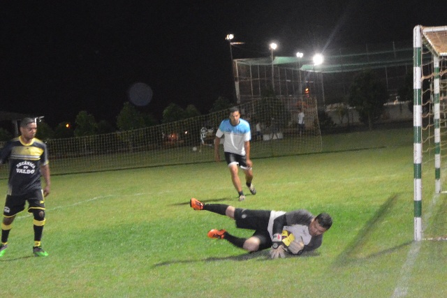 Sob chuva, terceira rodada do Campeonato Os Peladeiros teve WO e média de sete gols