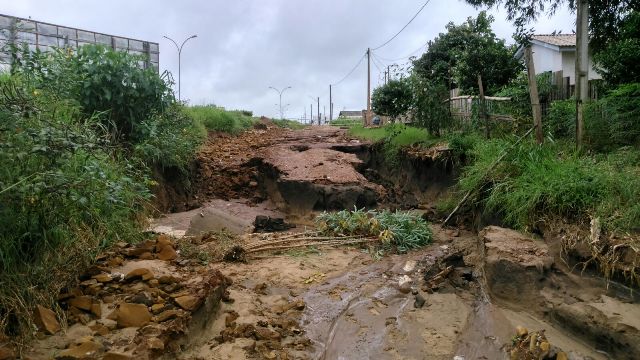 Com câncer, aposentado de 80 anos é obrigado a sair de casa em Chupinguaia