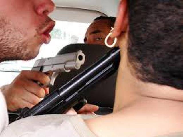 Seqüestro-relâmpago: mulher filhas são feitas reféns por homens armados em Vilhena