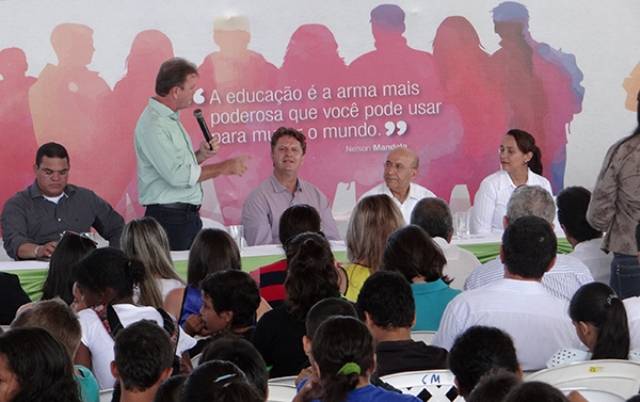 Junto com governador e secretária de Educação, Goebel abre ano letivo em Vilhena