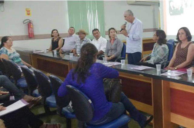 Encerrando mandato, prefeito anuncia “pacotão de obras” em Cerejeiras este ano