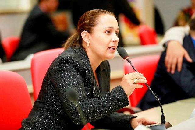 Após escolha pela internet, Rosângela Donadon anuncia novos cursos em Vilhena