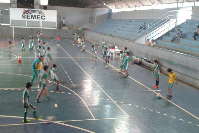 Projeto Bom de Bola Bom na Escola inicia atividades em 2016