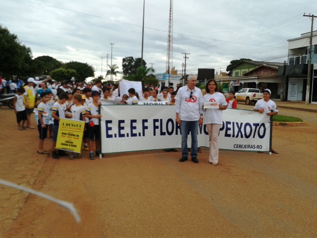 Até prefeito participa de caminhada contra mosquito Aedes Aegytpi em Cerejeiras