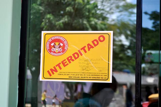 Após reportagem do FOLHA DO SUL ON LINE, Bombeiros interditam escola em Vilhena