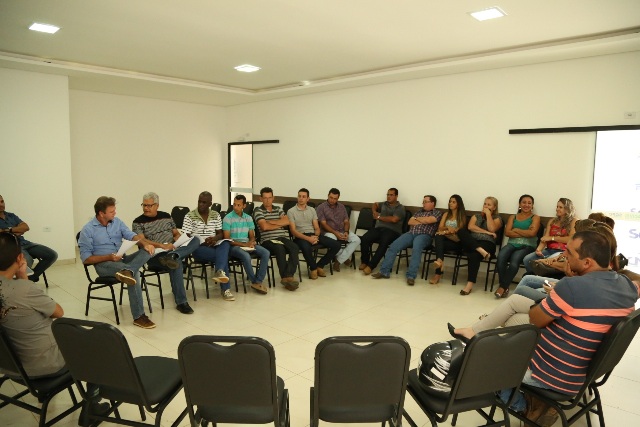 Deputado discute elaboração de PCCS com servidores da Emater em Vilhena