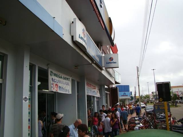 APÓS FILA QUILOMÉTRICA EM LOTÉRICA, PREFEITURA PRORROGA VENCIMENTO DE IPTU