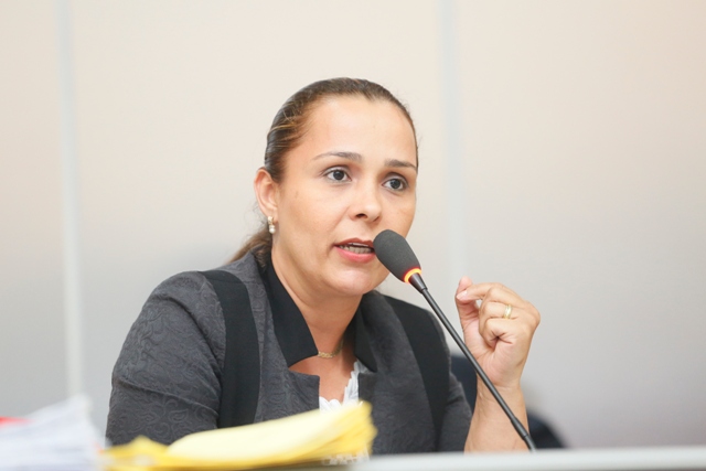 Rosangela Donadon pede urgência na viabilização de repasses a associações