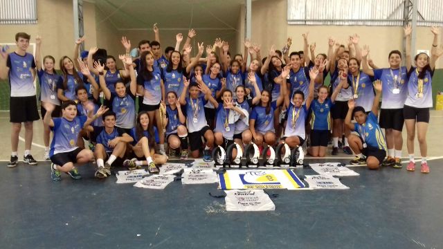 Vilhena conquista três ouros, duas pratas e a liderança do Festival Mirim de Vôlei 