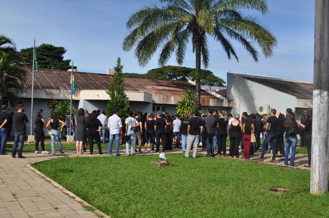 Ato contra a corrupção reúne quase 200 pessoas em frente o Fórum de Vilhena