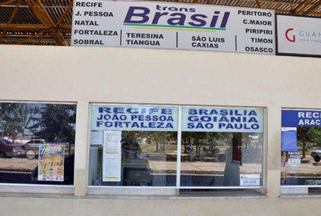 Polícia e fiscais dão batida em empresa de ônibus do filho de ex-prefeito em Vilhena
