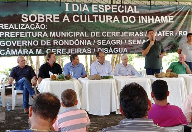 Evento reúne políticos e agricultores se animam com produção de inhame em Cerejeiras