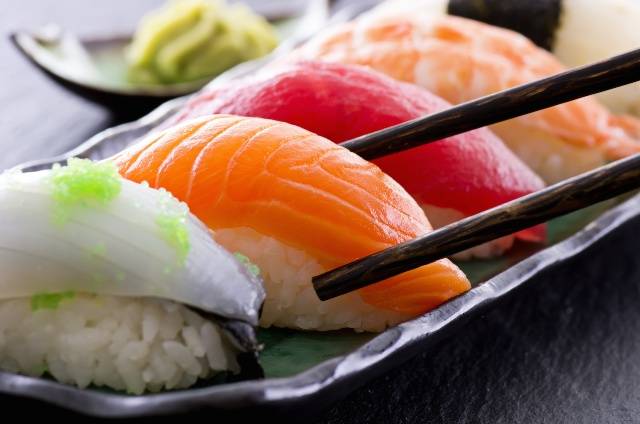 Com show musical de artista local, Sushi Bar promove rodízio hoje em Vilhena
