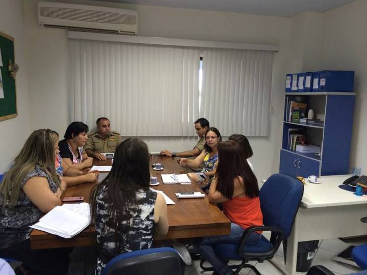 Secretária de Educação promete solução para escola rural que pode ser interditada