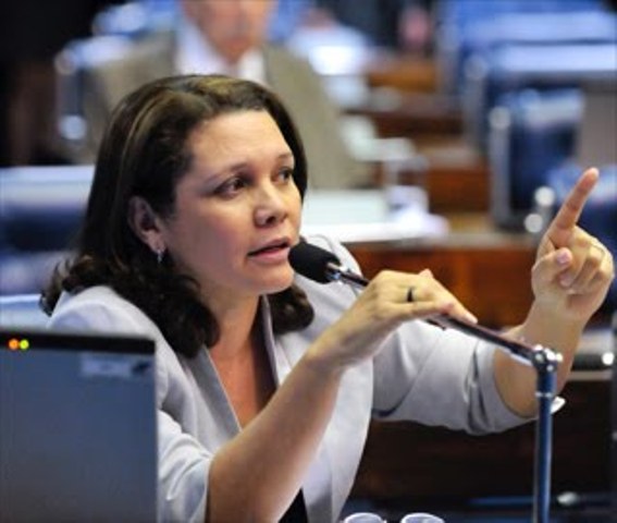 SENADORA CITA BBB PARA JUSTIFICAR CASAMENTO DE PESSOAS DO MESMO SEXO