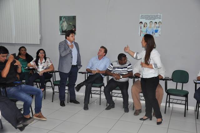 Barraco: reunião para tratar de Saúde vira bate-boca entre empresário e deputada