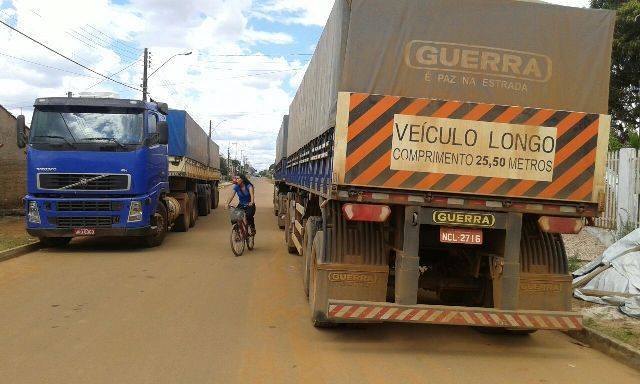 Desafiando lei municipal, caminhões matam e causam transtornos em Vilhena