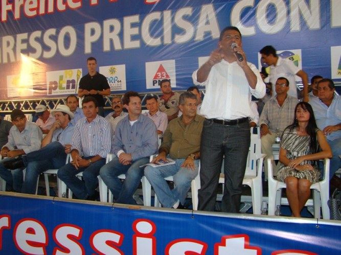 ROVER PRESTIGIA LANÇAMENTO DE TIZIU PARA O SENADO