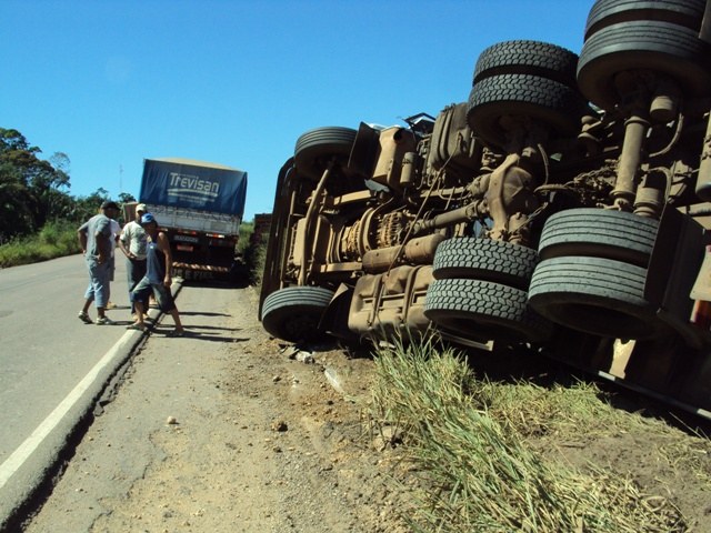 BURACO NA PISTA TOMBA CARRETA DO GUAPORÉ NO GUAPORÉ