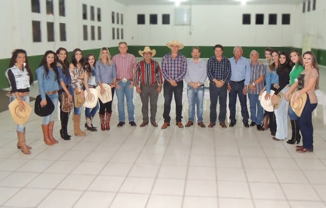 Aviagro lança passaporte e apresenta as candidatas a Rainha de Expovil 2016