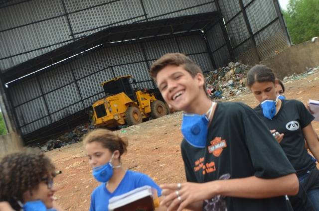 Projeto ambiental desenvolvido em escola vilhenense leva alunos a aterro sanitário