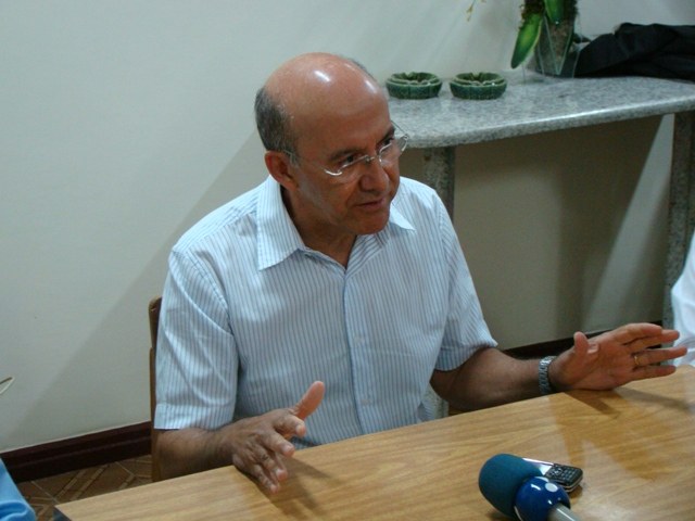 CONFUCIO ADIANTA RESPOSTAS MAS AINDA NÃO TEM PLANO DE GOVERNO