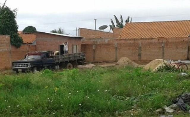 Denunciada pelo FOLHA DO SUL ON LINE, área pública continua invadida em Vilhena 