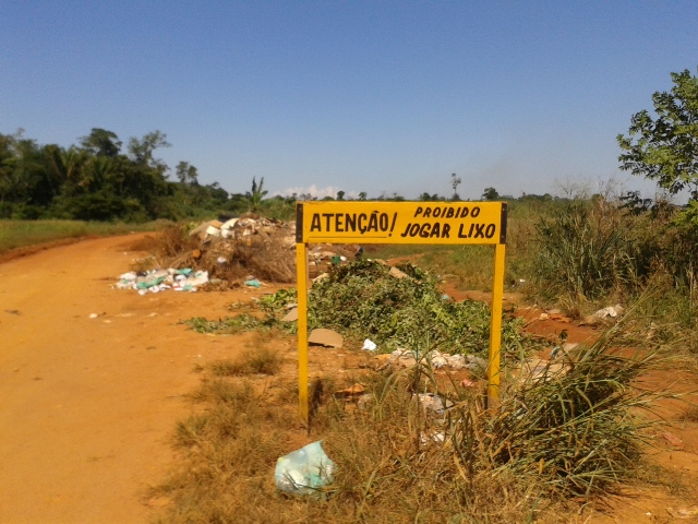 Mesmo após placa, moradores continuam errando local de “lixão” em Cerejeiras