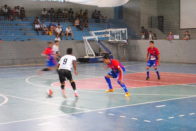 Seguem disputas do Torneio de Futsal dos Jogos Escolares de Vilhena