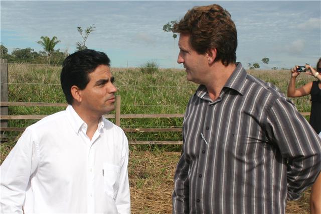 Por empregar esposa e sobrinho de vice, prefeito de Vilhena perde o mandato