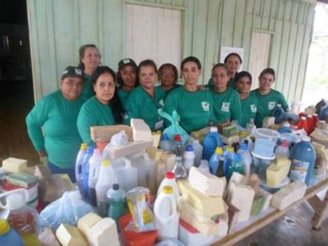 ONG ensina mulheres a fabricar produtos de higiene e limpeza em Cerejeiras