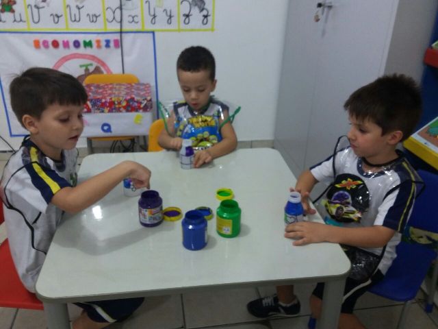 Alunos da Coopevi fazem exposição inspirada em Romero Brito e Tarsila do Amaral