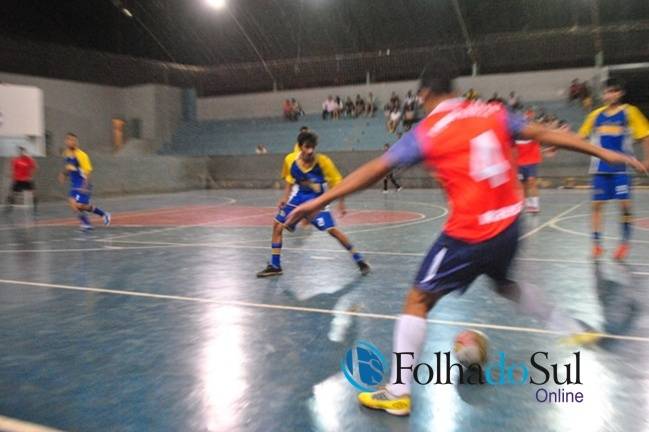 Municipal de Futsal: Comissão disciplinar pune atletas envolvidos em briga, mas alivia equipes