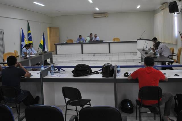 Em sessão extraordinária Câmara autoriza quase R$ 2 milhões para pagamento de servidores