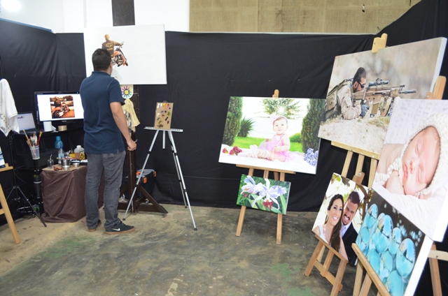 Autodidata, artista plástico chama atenção na Expovil com Hiper realismo