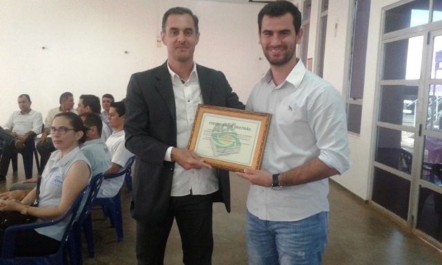 Por aumento em soluções de crimes, empresários homenageiam polícia em cerejeiras