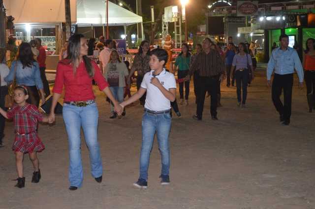 Terceira noite de Expovil terá tributo à Milionário e José Rico, sorteio de Carro e Rodeio