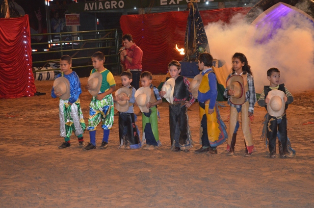 Fogos e Rodeio Team Hoppe abrem a quarta noite da 31ª Expovil