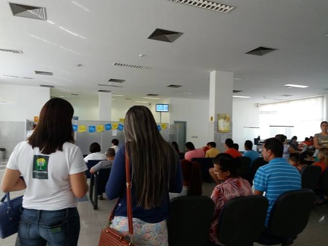 Em Vilhena, bancos desrespeitam lei e clientes esperam até duas horas nas filas