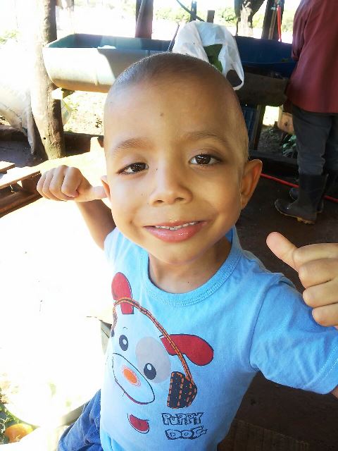 Ainda sem doador, menino com leucemia de Cerejeiras melhora; pai diz que “é milagre”