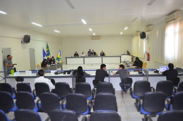 Na primeira sessão após recesso, vereadores “esticam” mesa diretora em Vilhena
