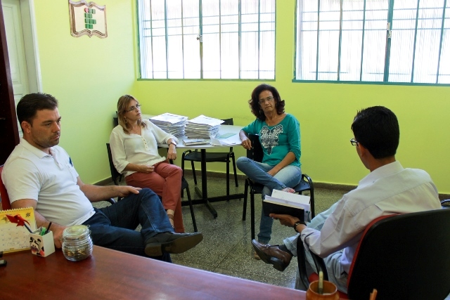 Em trabalho de campo, jornal e site fazem reportagem sobre IFRO de Colorado do Oeste