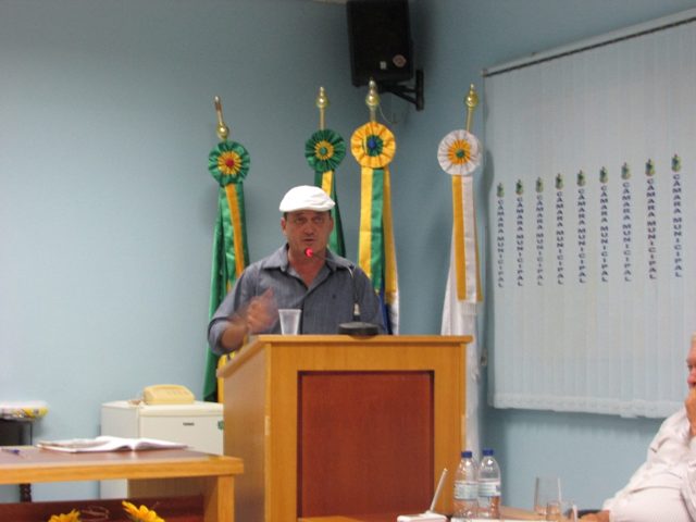 Colorado: com ex-deputado trocando empurrões, prefeito fica “rodado” em convenção