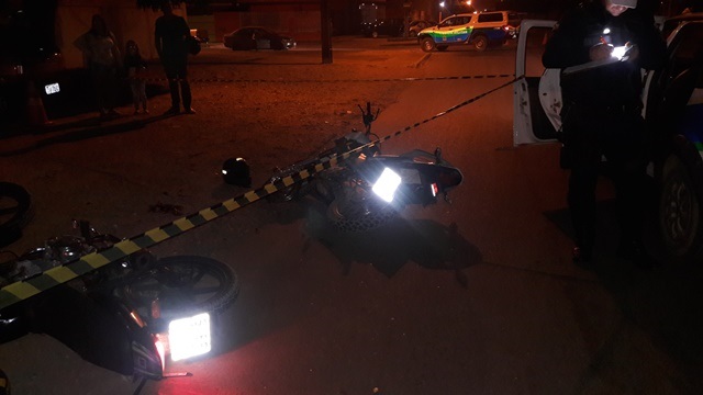Colisão entre motos mata um e deixa outros dois jovens feridos em Vilhena