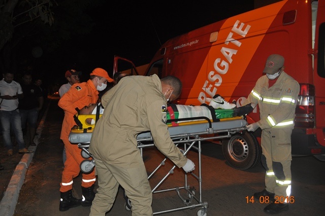 Novo choque entre motocicletas os deixa mais um ferido no trânsito de Vilhena